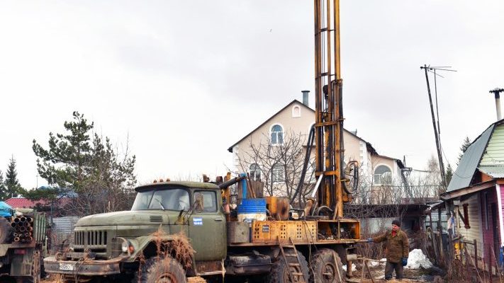 Бурение скважины на участке
